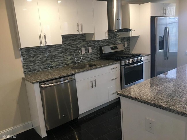 225 W Girard Ave-Unit -Unit 2 in Philadelphia, PA - Building Photo - Building Photo