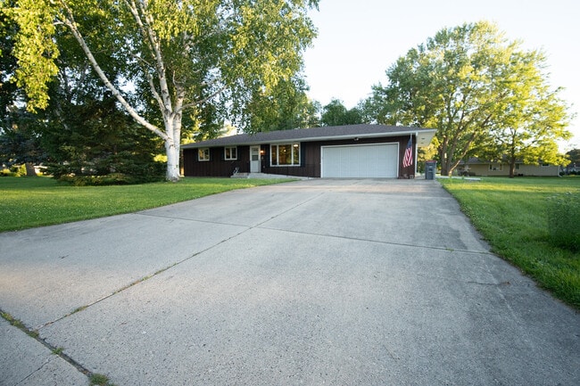 1218 Aldrich Way in Faribault, MN - Building Photo - Building Photo