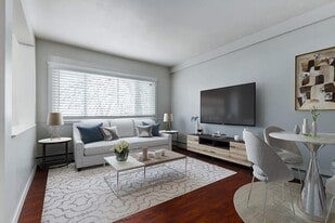 Casablanca & Casanova Apartments in Saskatoon, SK - Building Photo