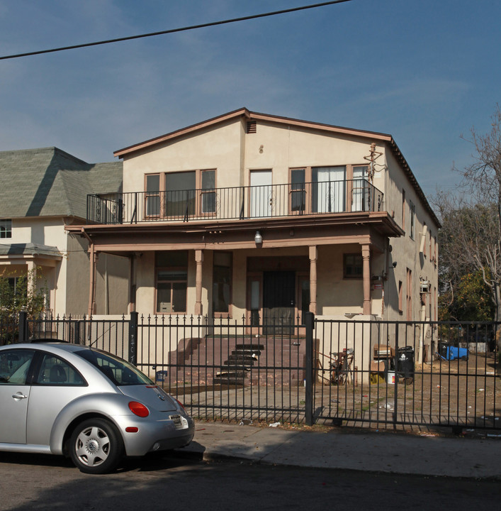 127 E 25th St in Los Angeles, CA - Building Photo