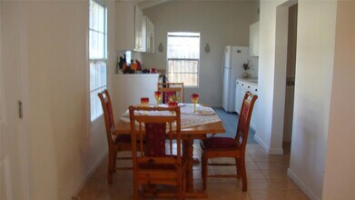 18311 Redbud Ln in Jonestown, TX - Foto de edificio - Building Photo