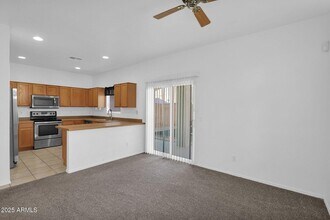 1750 W Union Hills Dr in Phoenix, AZ - Building Photo - Building Photo