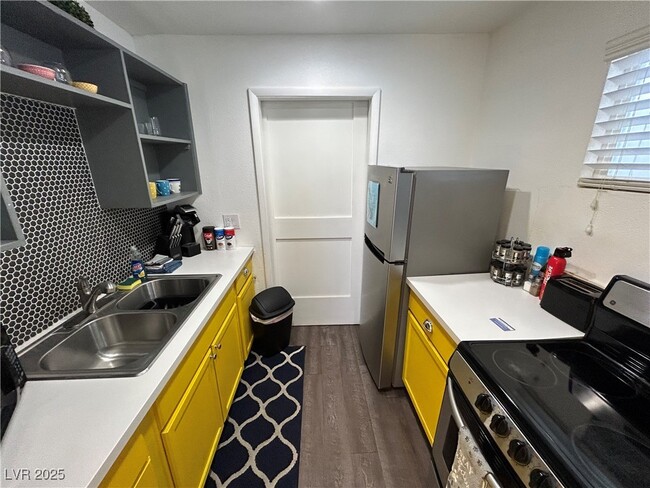 308 S 10th St in Las Vegas, NV - Building Photo - Building Photo