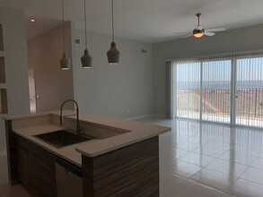 Luxx Verge Villas in El Paso, TX - Building Photo - Building Photo