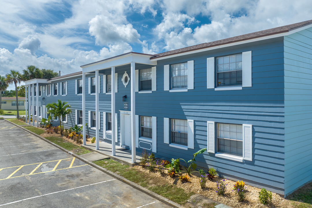 Manatee Bay Apartments in Titusville, FL - Building Photo