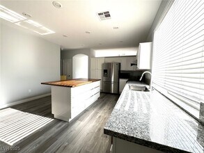 10668 Oak Apple Ave in Las Vegas, NV - Building Photo - Building Photo