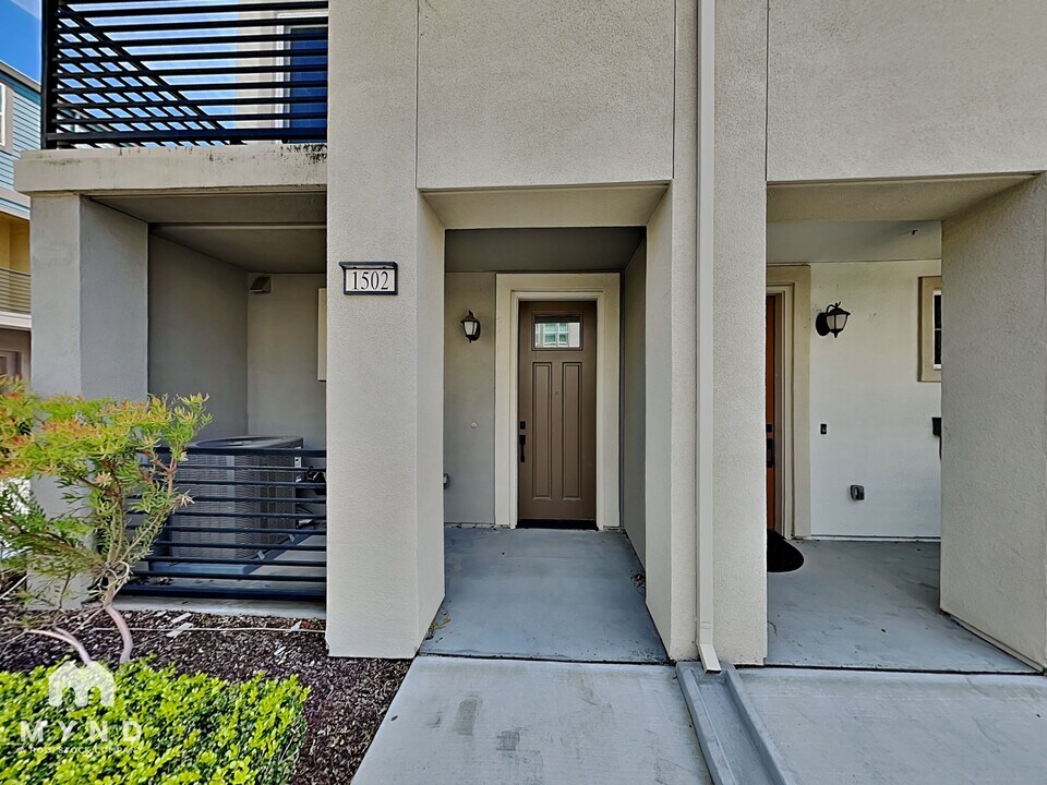 1502 Cherry Cir in Milpitas, CA - Building Photo