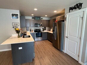 1133 S New Oak Ln in East Wenatchee, WA - Building Photo - Building Photo