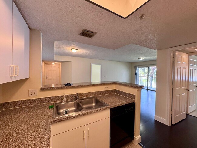 5061 Wiles Rd in Coconut Creek, FL - Building Photo - Building Photo