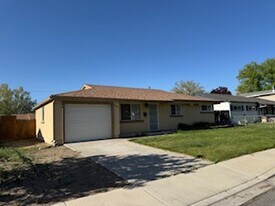 289 Sawyer Way in Sparks, NV - Building Photo