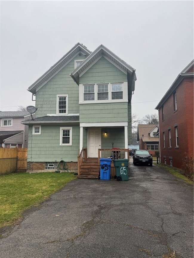 65 Arbutus St in Rochester, NY - Building Photo - Building Photo