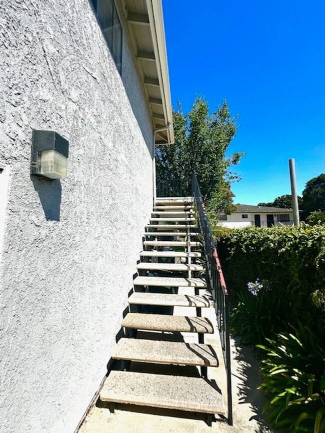 1246 Acadia Pl in Ventura, CA - Building Photo - Building Photo