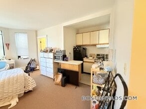 833 Beacon St, Unit 505 in Boston, MA - Foto de edificio - Building Photo