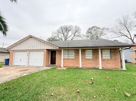 602 Cole St in Webster, TX - Building Photo
