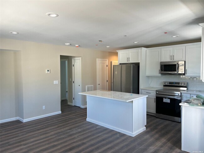 269 Bayville Ave-Unit -1 in Bayville, NY - Building Photo - Building Photo