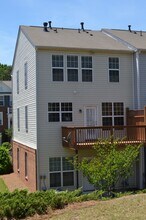 1371 Thornborough Dr in Alpharetta, GA - Foto de edificio - Building Photo
