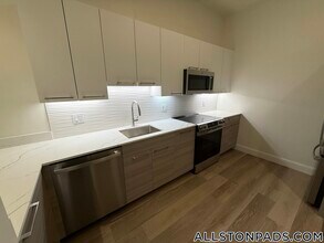 1079 Commonwealth Ave in Boston, MA - Foto de edificio - Building Photo