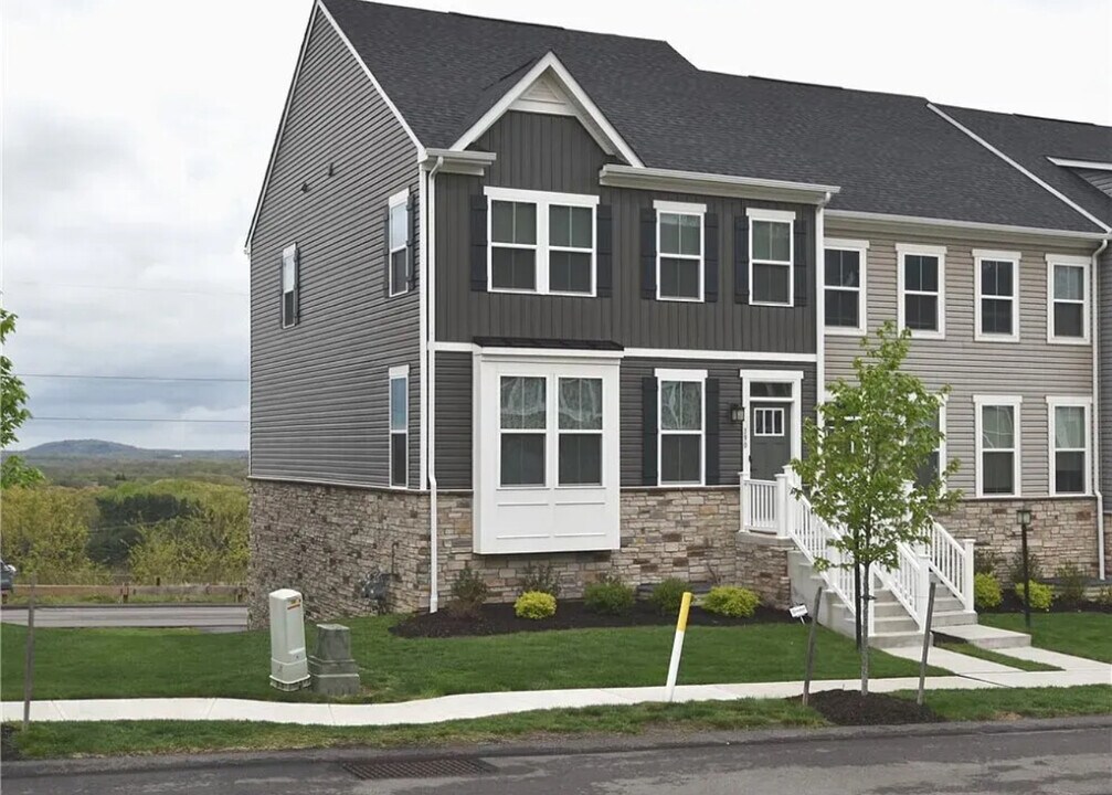 190 Moyer Hill Dr in Cranberry Township, PA - Building Photo