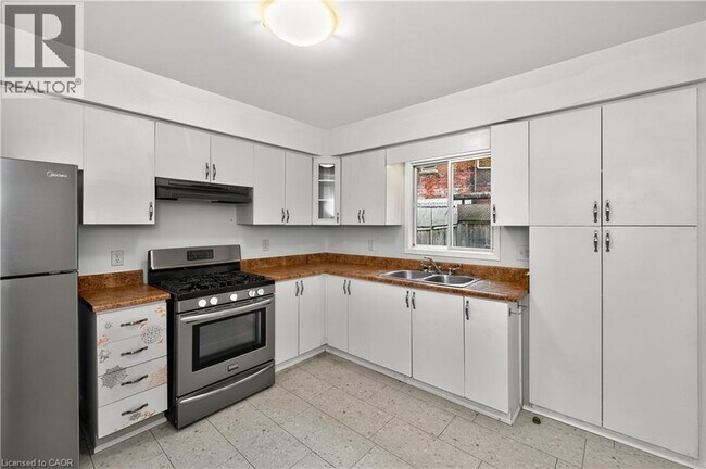 107 Grant Ave in Hamilton, ON - Building Photo - Building Photo