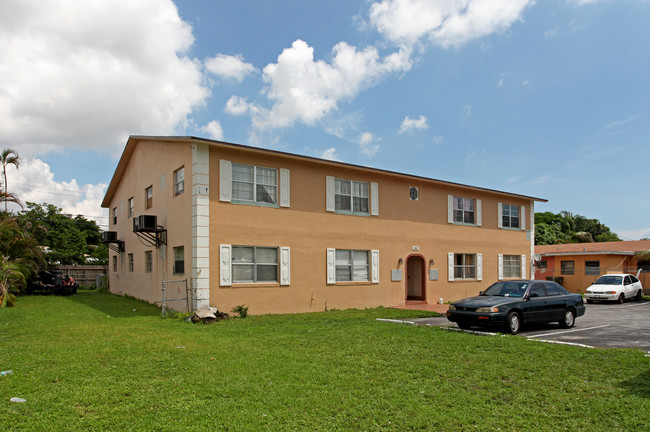 385 NW 43rd St in Oakland Park, FL - Building Photo - Building Photo