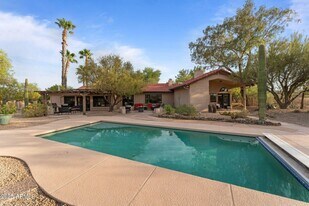 1710 W Camino Dr in Wickenburg, AZ - Building Photo