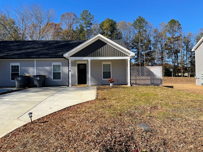 710 Irene Ave, Unit A in Kannapolis, NC - Foto de edificio - Building Photo