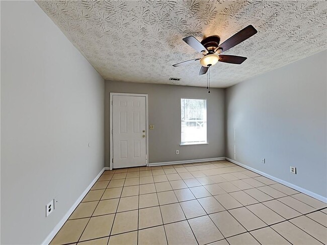 6114 Green Acres Dr SW in Covington, GA - Building Photo - Building Photo