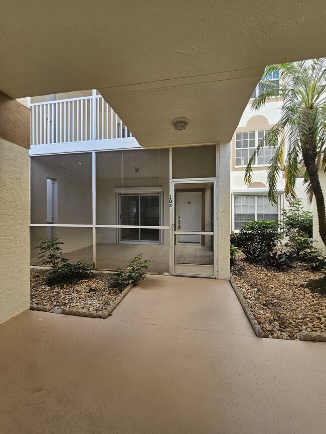 6025 Chardonnay Ln in Naples, FL - Building Photo - Building Photo