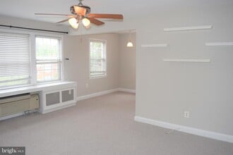 1806 W Abingdon Dr-Unit -302 in Alexandria, VA - Building Photo - Building Photo
