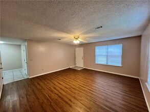 2447 W Yvonne Dr in Fayetteville, AR - Building Photo - Building Photo