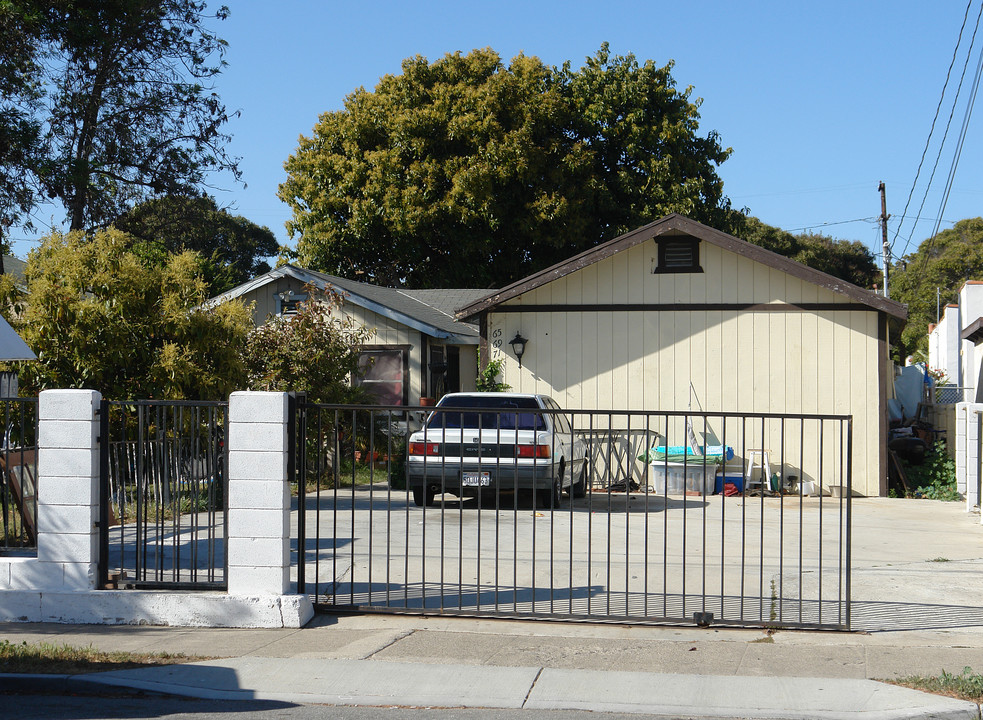 65-71 W Prospect St in Ventura, CA - Foto de edificio