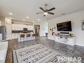 1953 Colonial Ave in New Braunfels, TX - Foto de edificio - Building Photo