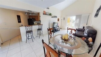 9735 Fontainebleau Blvd in Miami, FL - Building Photo