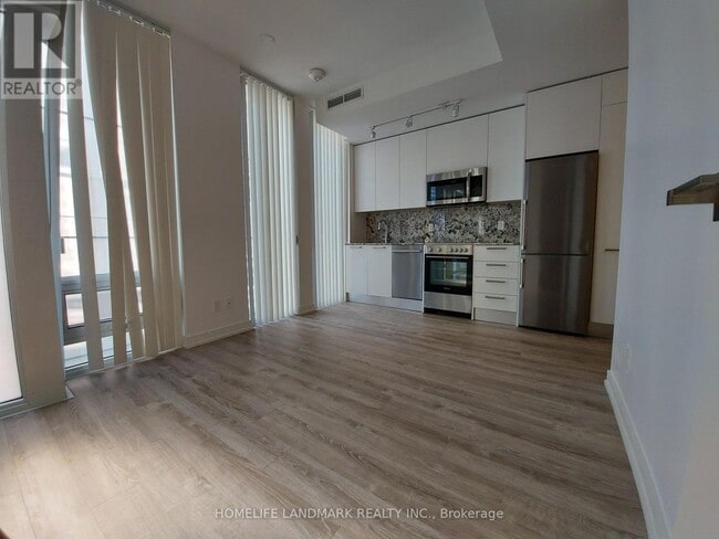 28 Wellesley St E in Toronto, ON - Building Photo - Building Photo