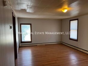 36 Sanford St in Bangor, ME - Foto de edificio - Building Photo