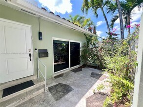 101 SW 58th Ave in Plantation, FL - Building Photo - Building Photo