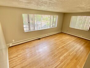 Corona Manor in Denver, CO - Foto de edificio - Building Photo