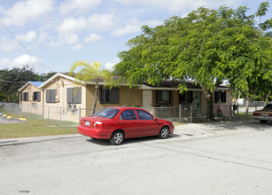 1206-1216 NW 12th St in Homestead, FL - Building Photo - Building Photo