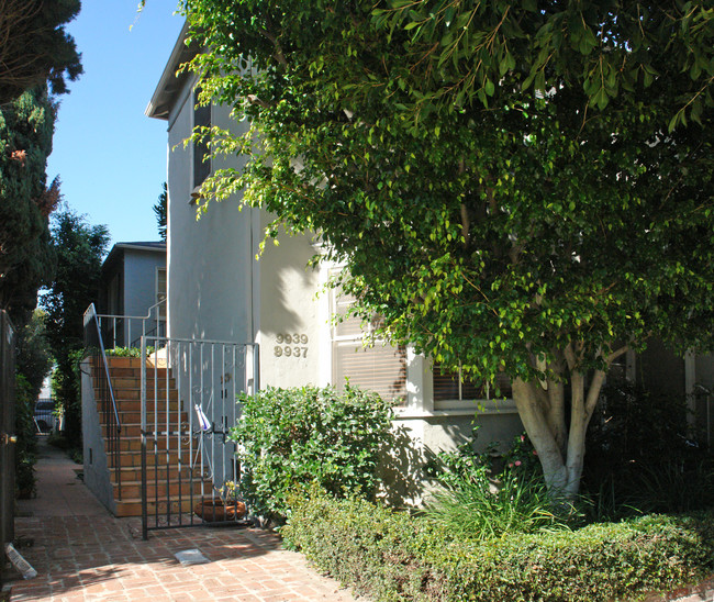 9937 Durant Dr in Beverly Hills, CA - Building Photo - Building Photo