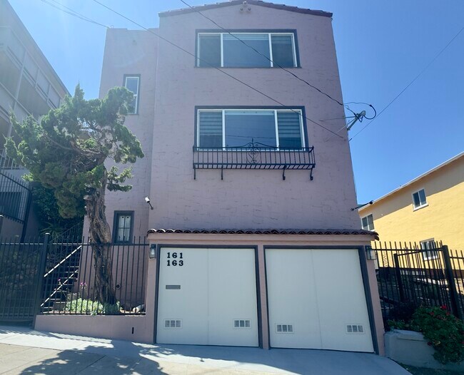 161 Perry Pl in Oakland, CA - Foto de edificio - Building Photo