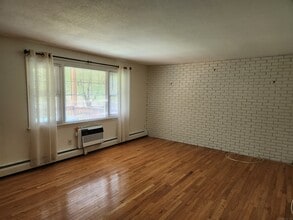 1465 C Willard Ave in Newington, CT - Building Photo - Building Photo