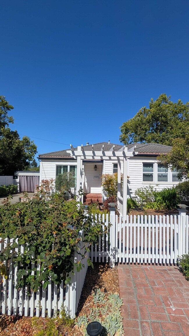 829 Pordon Ln in Healdsburg, CA - Building Photo - Building Photo
