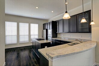 908 Patterson St in Houston, TX - Foto de edificio - Building Photo