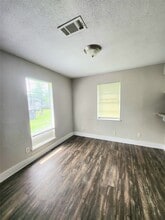 9110 Kentshire Dr in Houston, TX - Building Photo - Building Photo