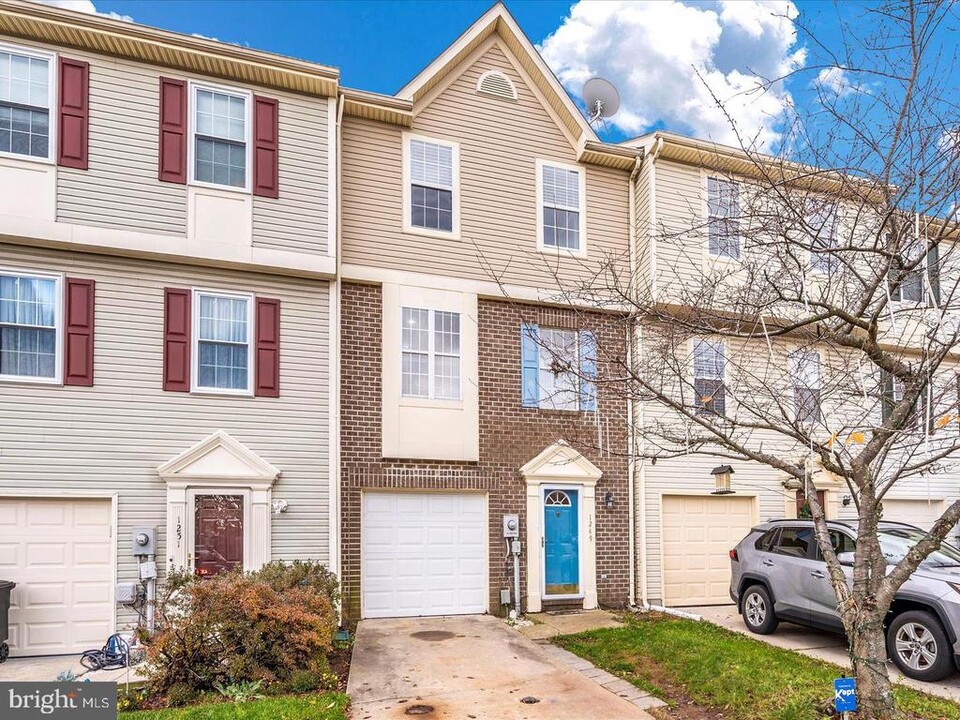 1249 Dahlia Ln in Frederick, MD - Building Photo