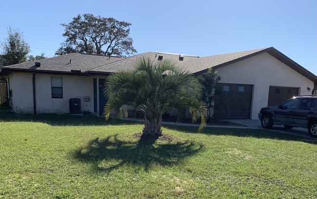 2138 W Silver Hill Ln in Lecanto, FL - Building Photo - Building Photo