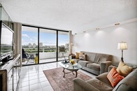 20355 NE 34th Ct in Miami, FL - Foto de edificio - Building Photo