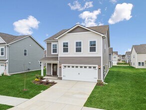 1038 Baltusrol Ln in Lebanon, TN - Foto de edificio - Building Photo