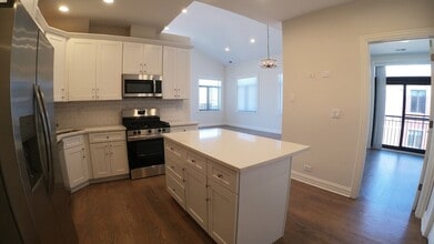 1701 W Chicago Ave in Chicago, IL - Building Photo - Building Photo