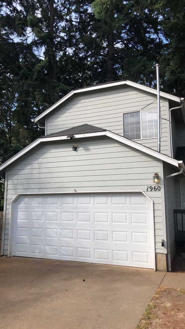 property at 1960 Matthews Loop S